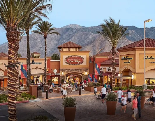 Desert Hills Outlets, Cabazon, CA